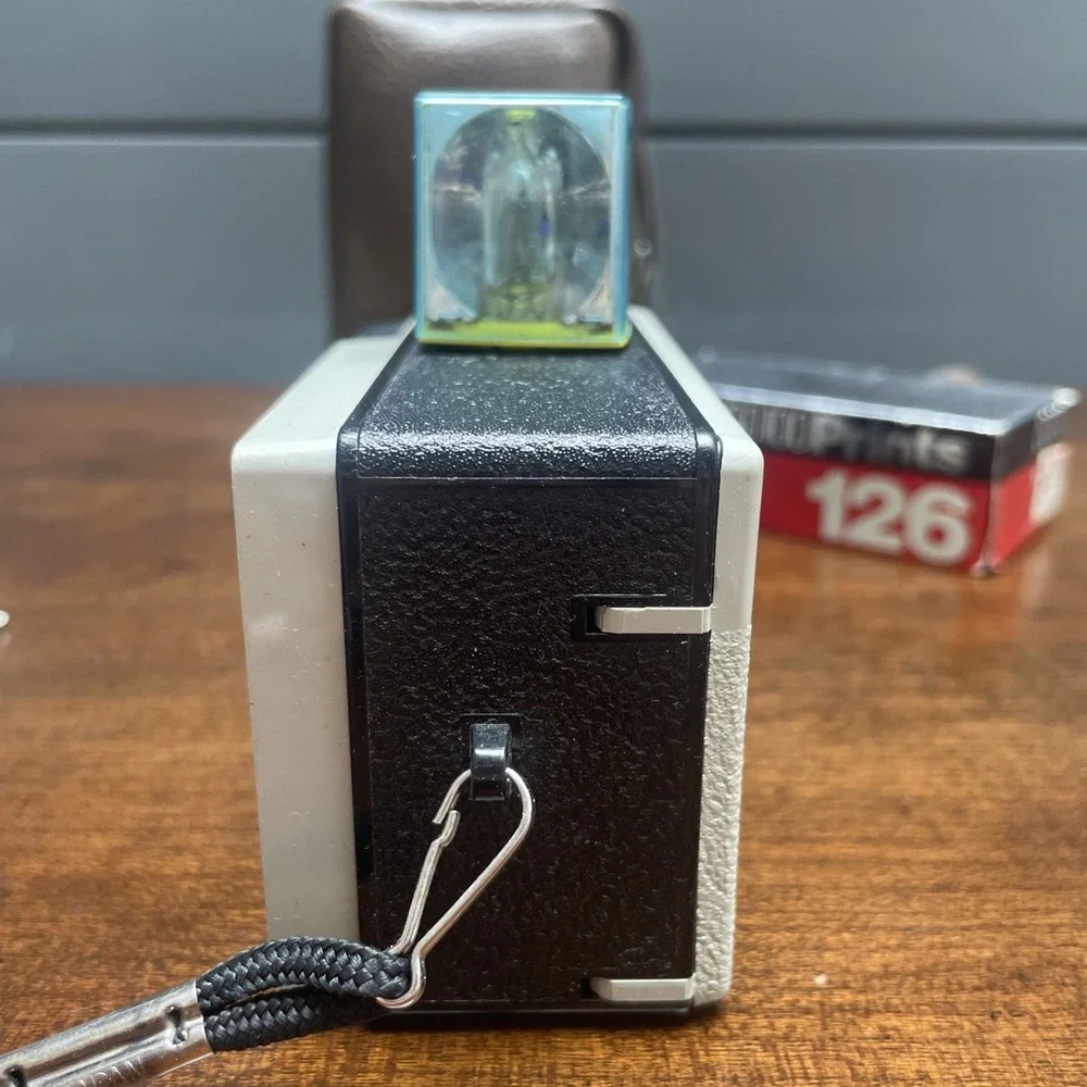 VTG Argus Instant Load 164 Camera w/ flash bulb, BAG + NEW FILM! PROP! Germany